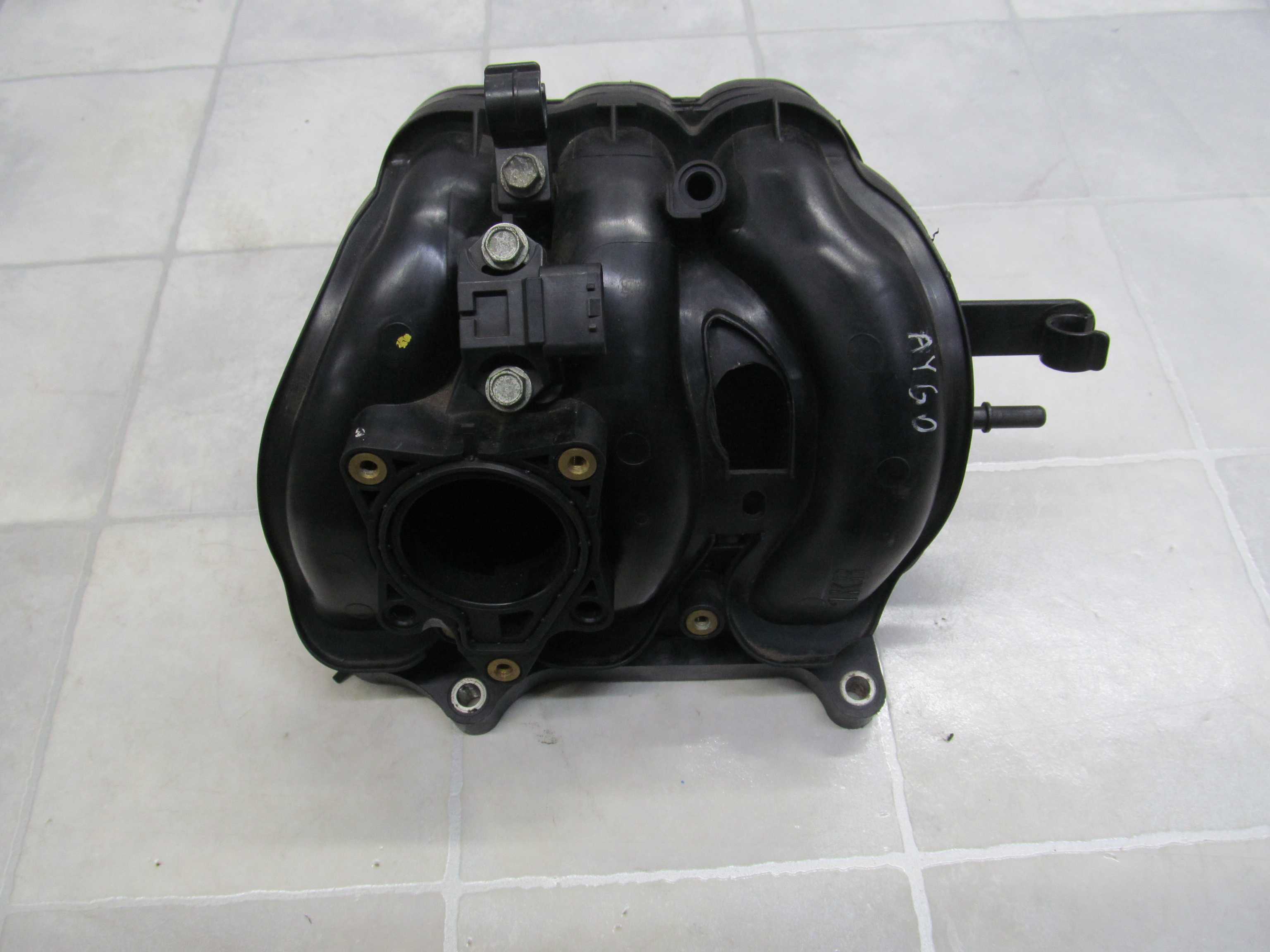 C1 AYGO 107 1.0 05- KOLEKTOR SSACY CZUJNIK 89421-52010