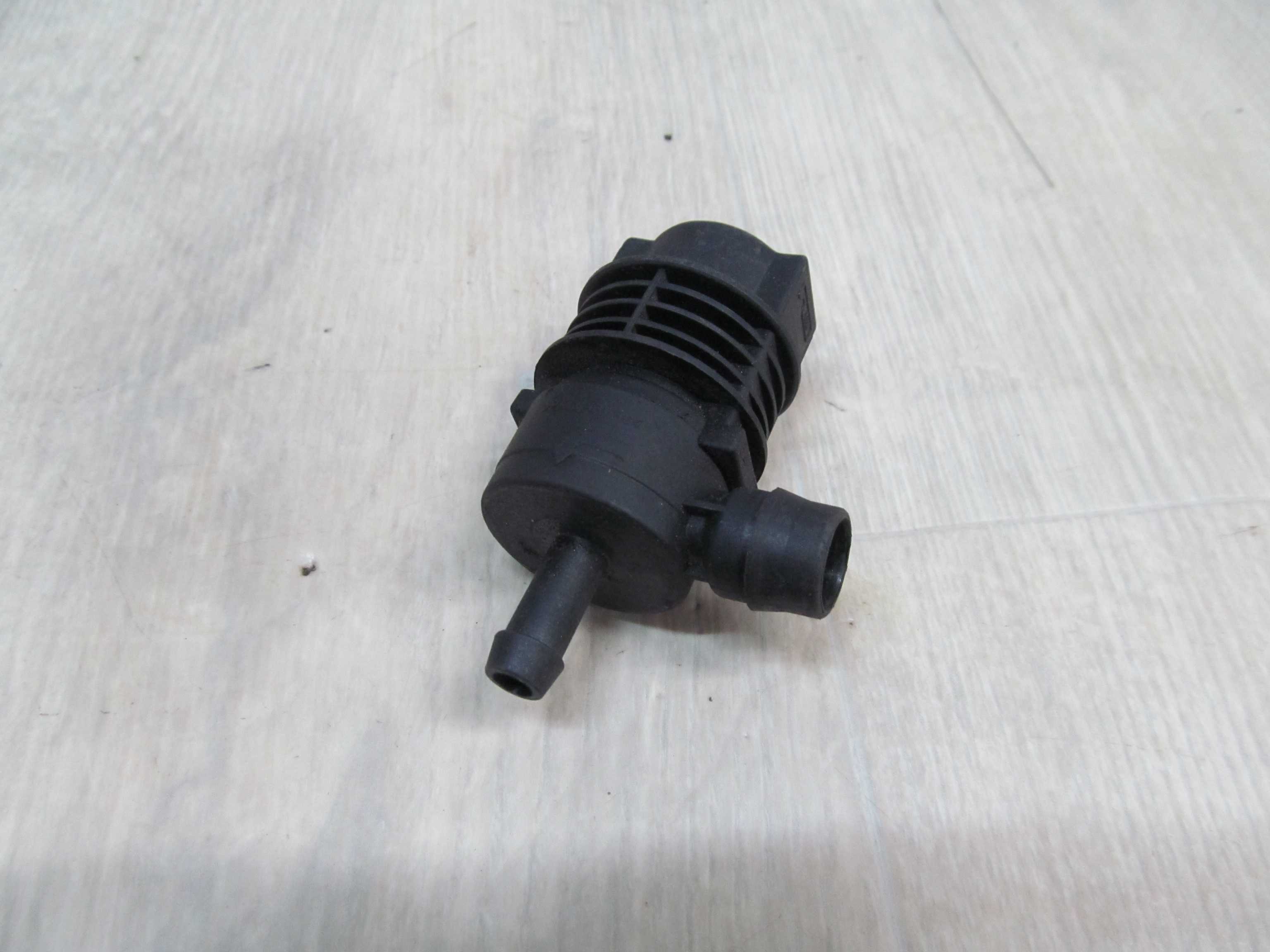BMW E46 E39  ZAWOR ODPOWIETRZENIA ZBIORNIKA 1433602