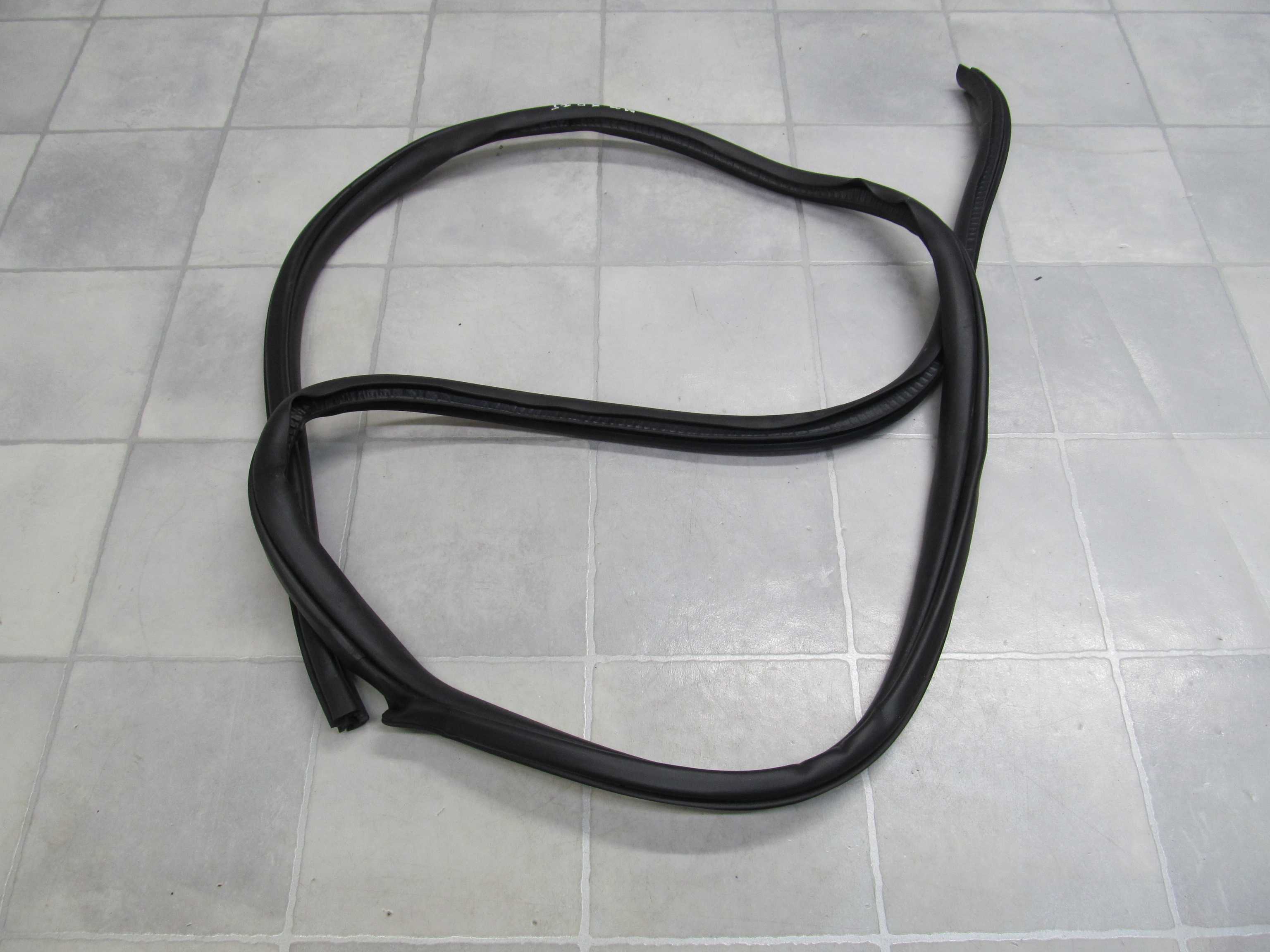 MAZDA 3 03-09 5D USZCZELKA WNEKI DRZWI TYL PRAWY