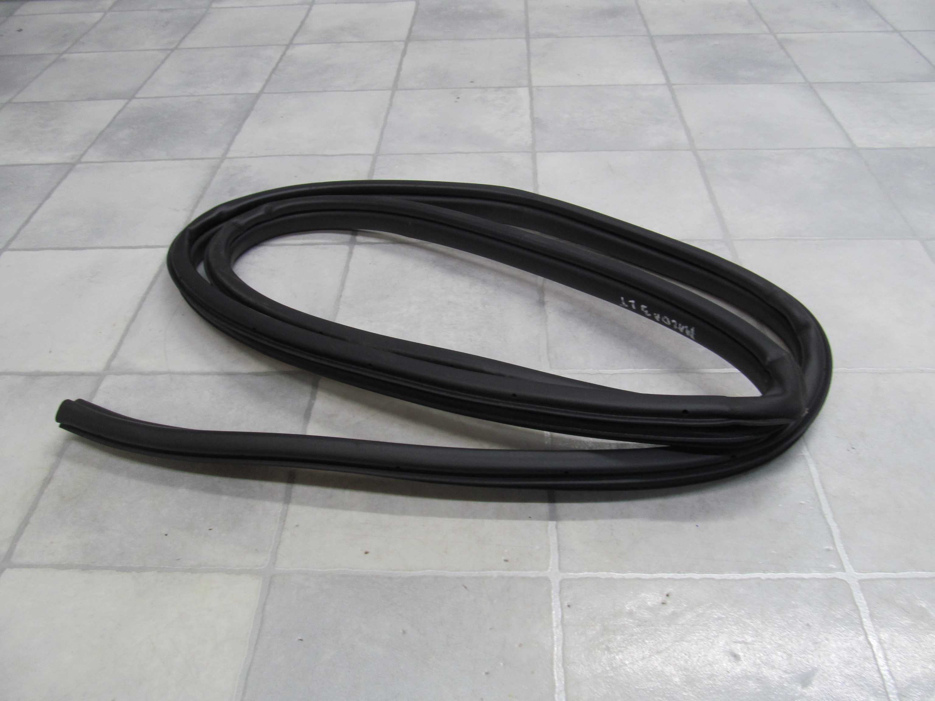 MAZDA 3 03-09 USZCZELKA WNEKI DRZWI TYL LEWA