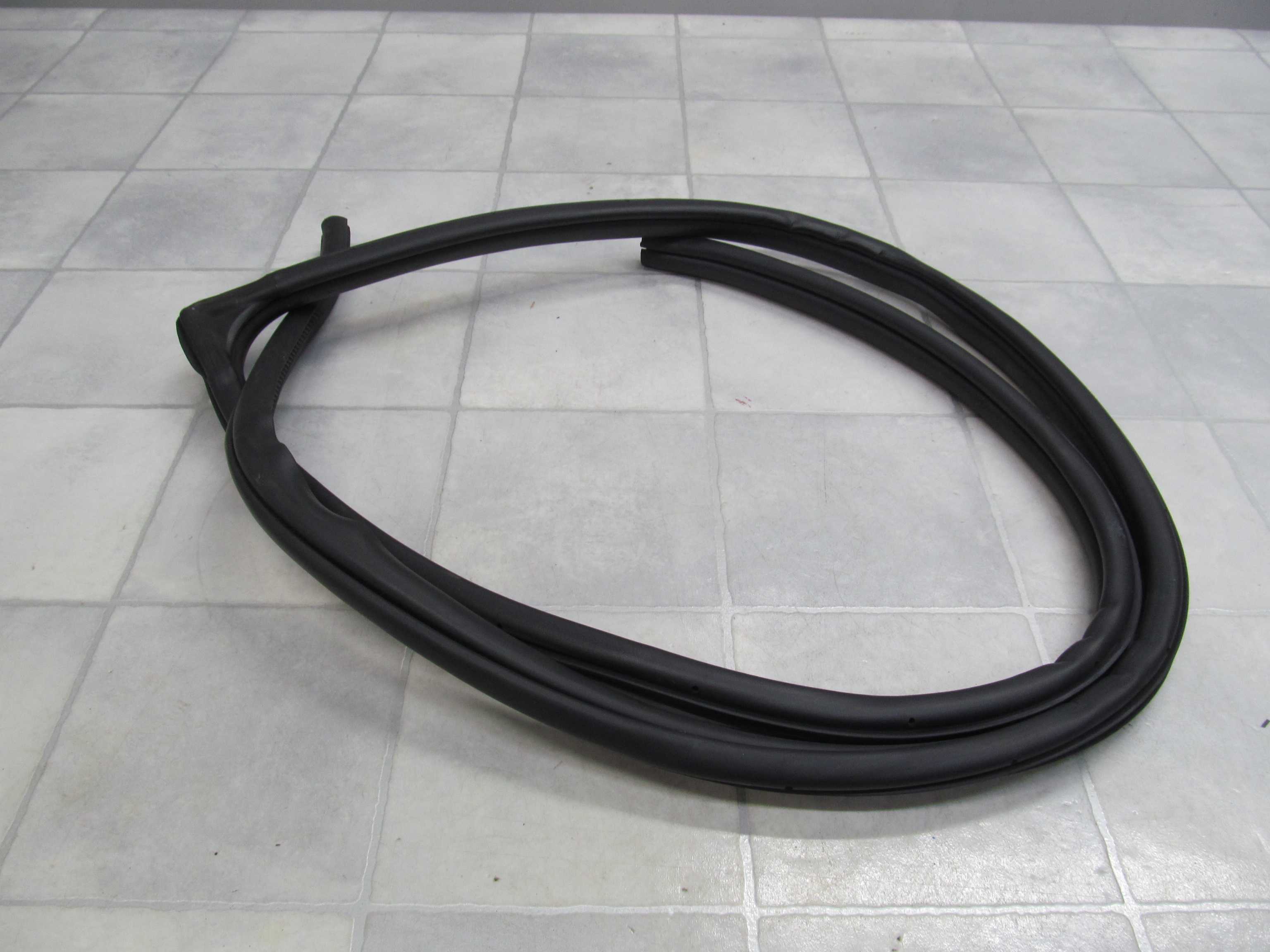 MAZDA 3 5D 03-09 USZCZELKA WNEKI PRZOD PRAWY