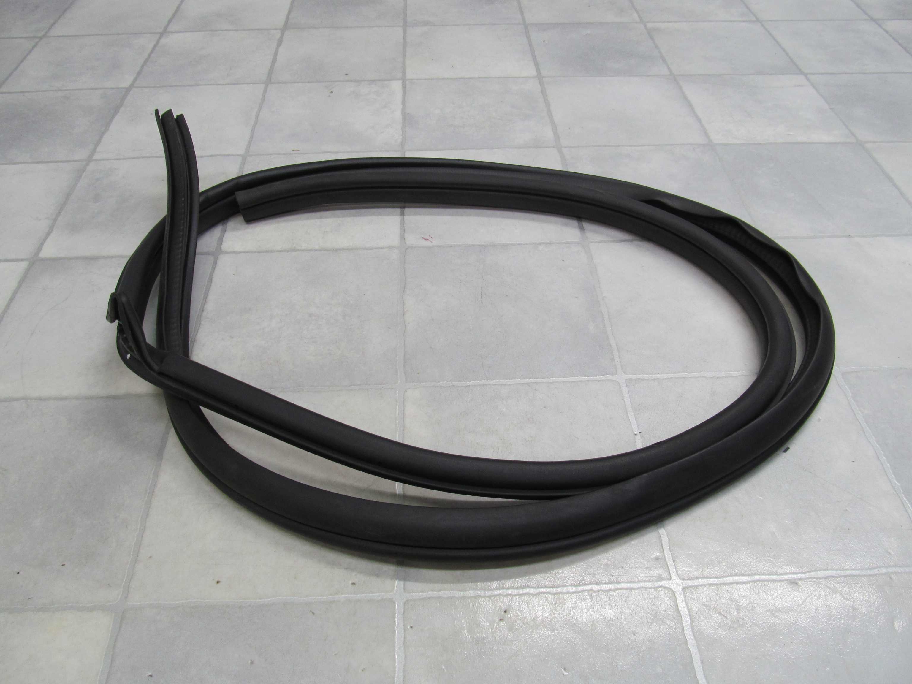 MAZDA 6 GG 02-07 USZCZELKA WNEKI DRZWI PRZOD PRAWA