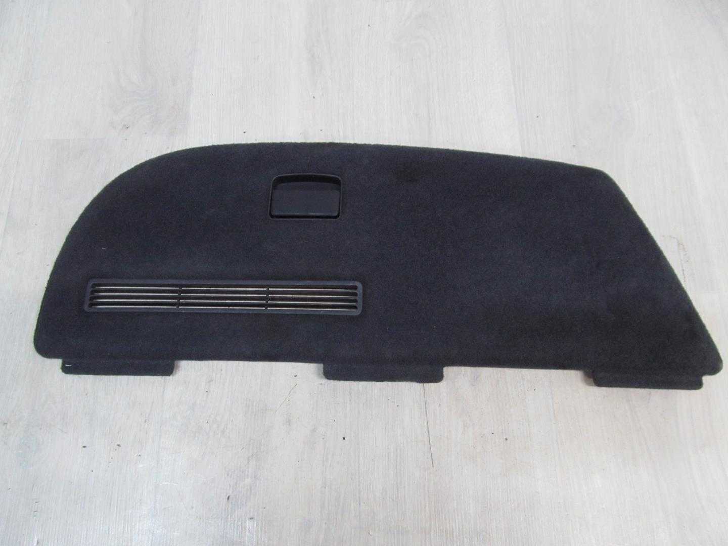 AUDI A3 96-03 ZASLEPKA BOCZKA BAGAZNIKA LEWA 8L0863989B