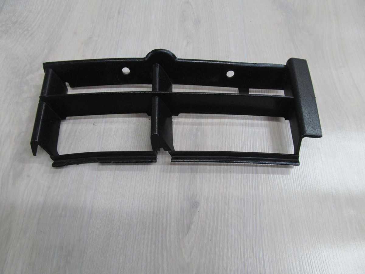 BMW E39 96-03 KRATKA ATRAPA ZDERZAKA PRAWA 8235673.9