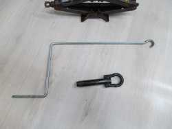 TOYOTA CAMRY VI ZESTAW NARZEDZI LEWAREK PODNOSNIK 01-06