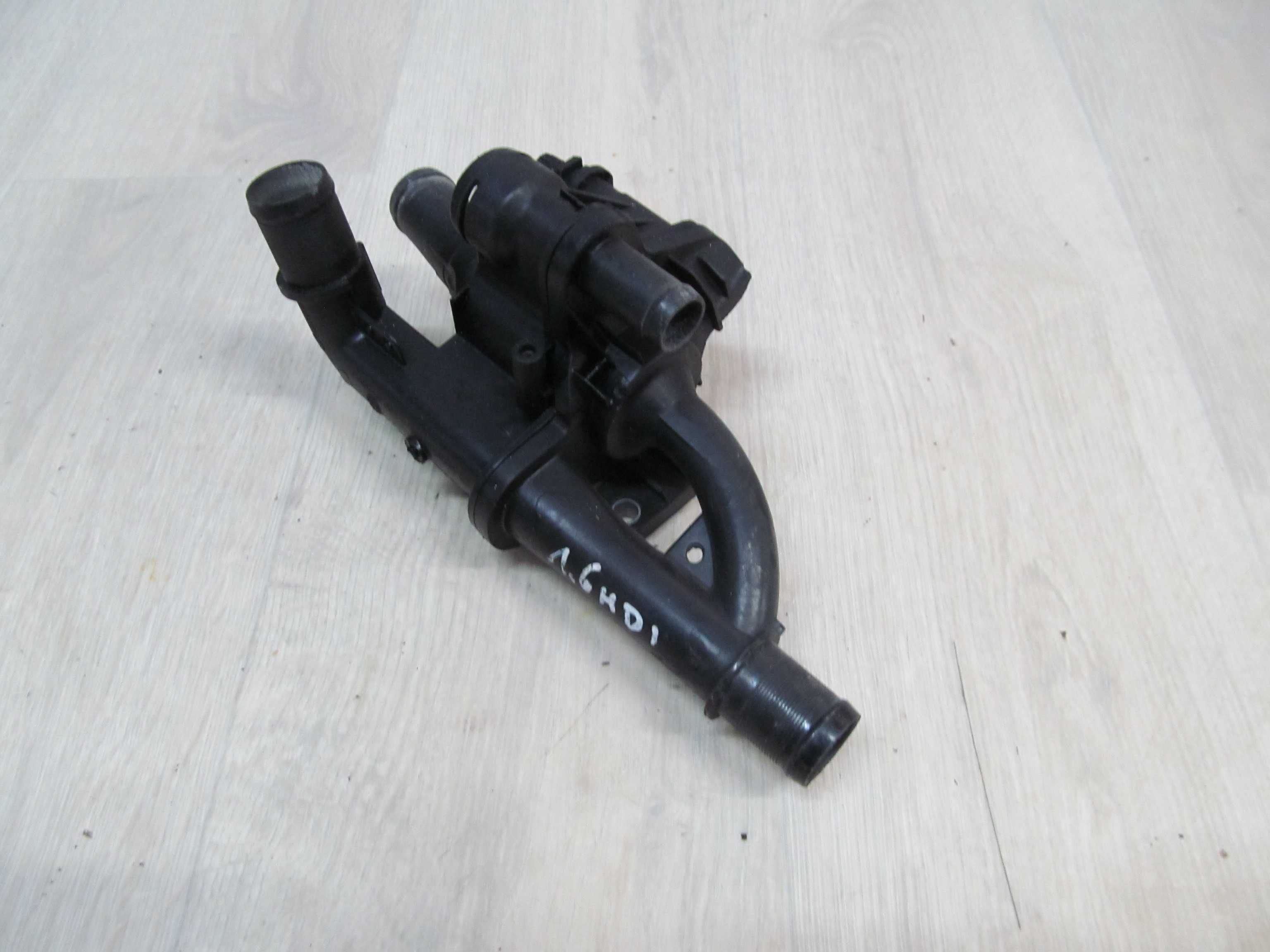 PEUGEOT CITROEN 1.6HDI OBUDOWA TERMOSTATU 9660660380
