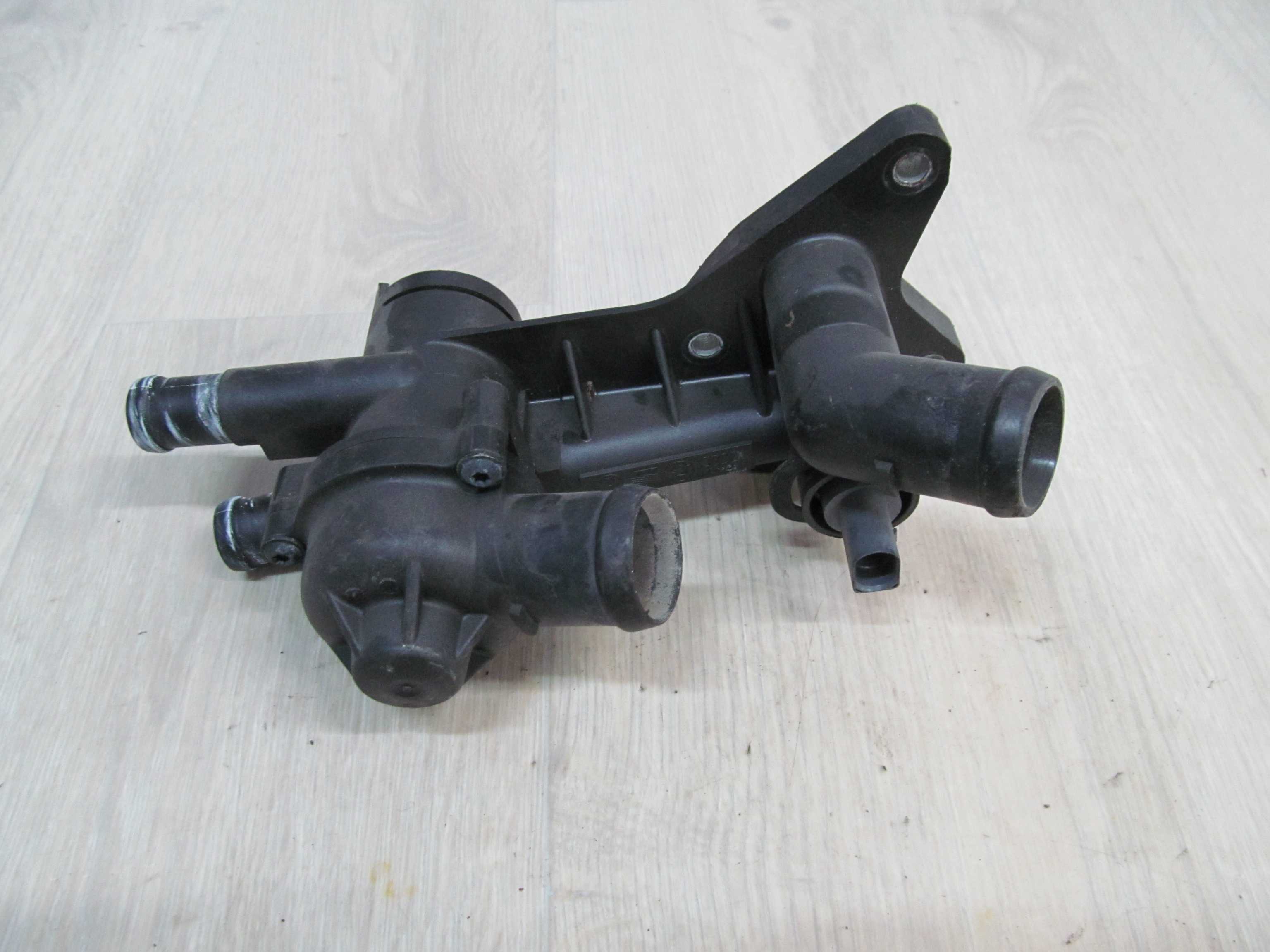 VW SKODA SEAT 1.2 12V OBUDOWA TERMOSTATU 03C121111B