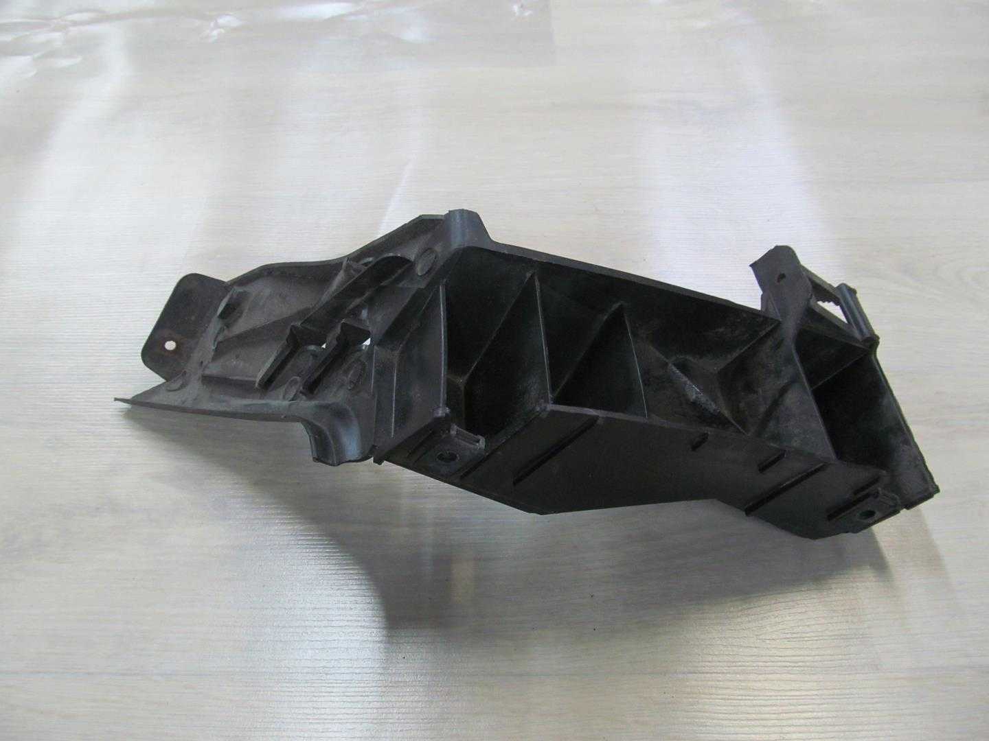 VW POLO IV 9N 01-09 SLIZG ZDERZAKA PRAWY TYL 6Q6807376