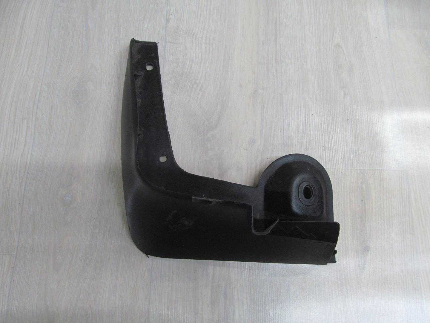 KIA CARENS CHLAPACZ OSLONA LEWY PRZOD 02-06