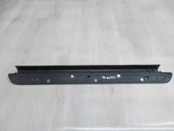 VOLVO V40 95-04 LISTWA OSLONA PROGU PRAWY PRZOD 30818422