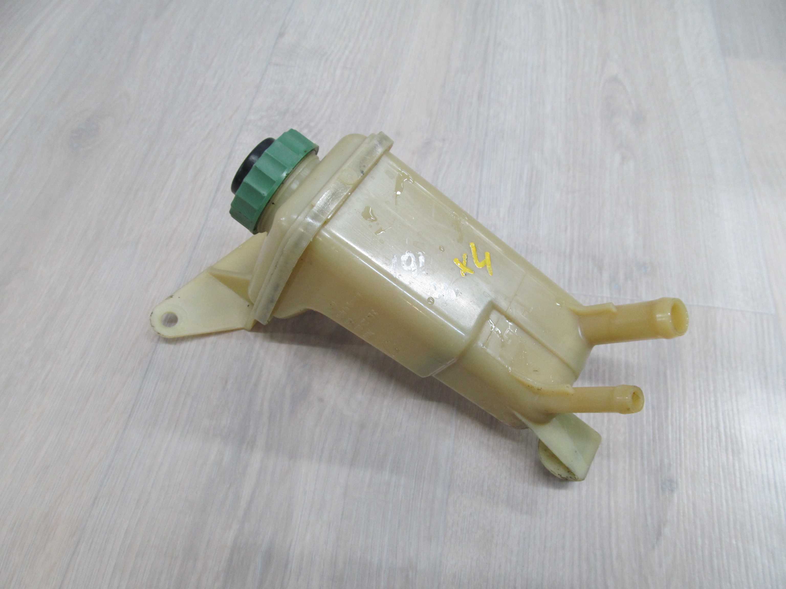 VW AUDI SEAT 99-04 ZBIORNICZEK WSPOMAGANIA 8D0422373C