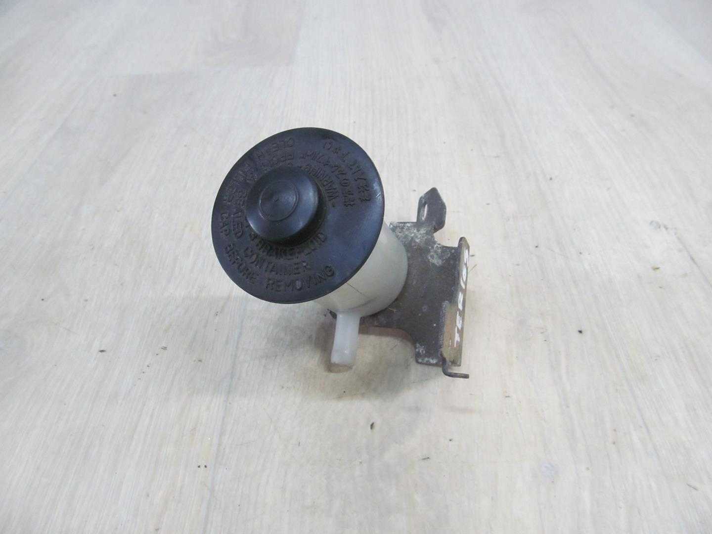 DAIHATSU TERIOS 1.3 00-05 ZBIORNIK PLYNU HAMULCOWEGO