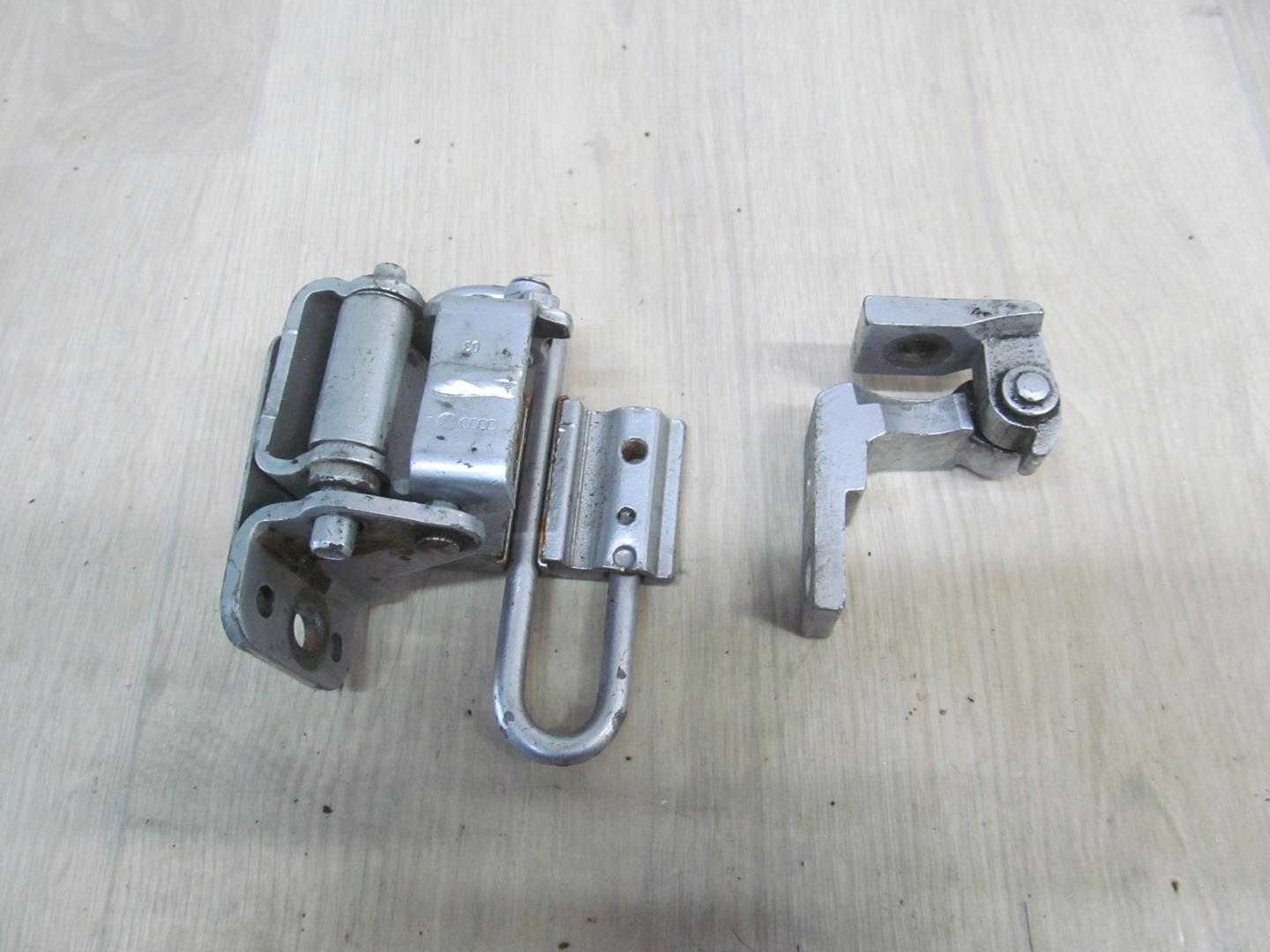 AUDI A4 B6 00-04 ZAWIAS DRZWI LEWY TYL 8E0833411