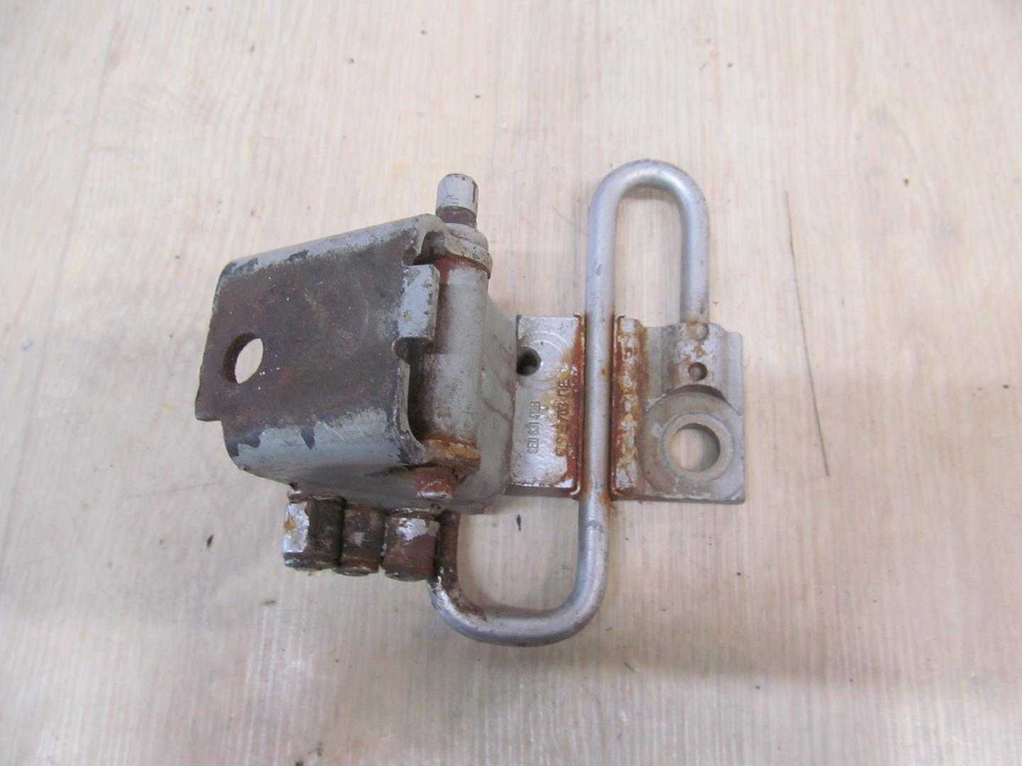 AUDI A6 C6 04-11 ZAWIAS DRZWI PRAWY PRZOD 4B0831412B AUDI A6 C6 04-11 ZAWIAS DRZWI PRAWY PRZOD 4B0831412B