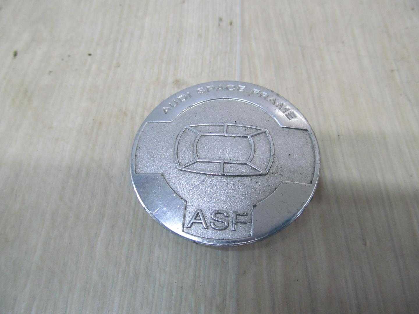 AUDI A8 D2 94-02 EMBLEMAT ZNACZEK ASF SLUPKA 8Z0854519