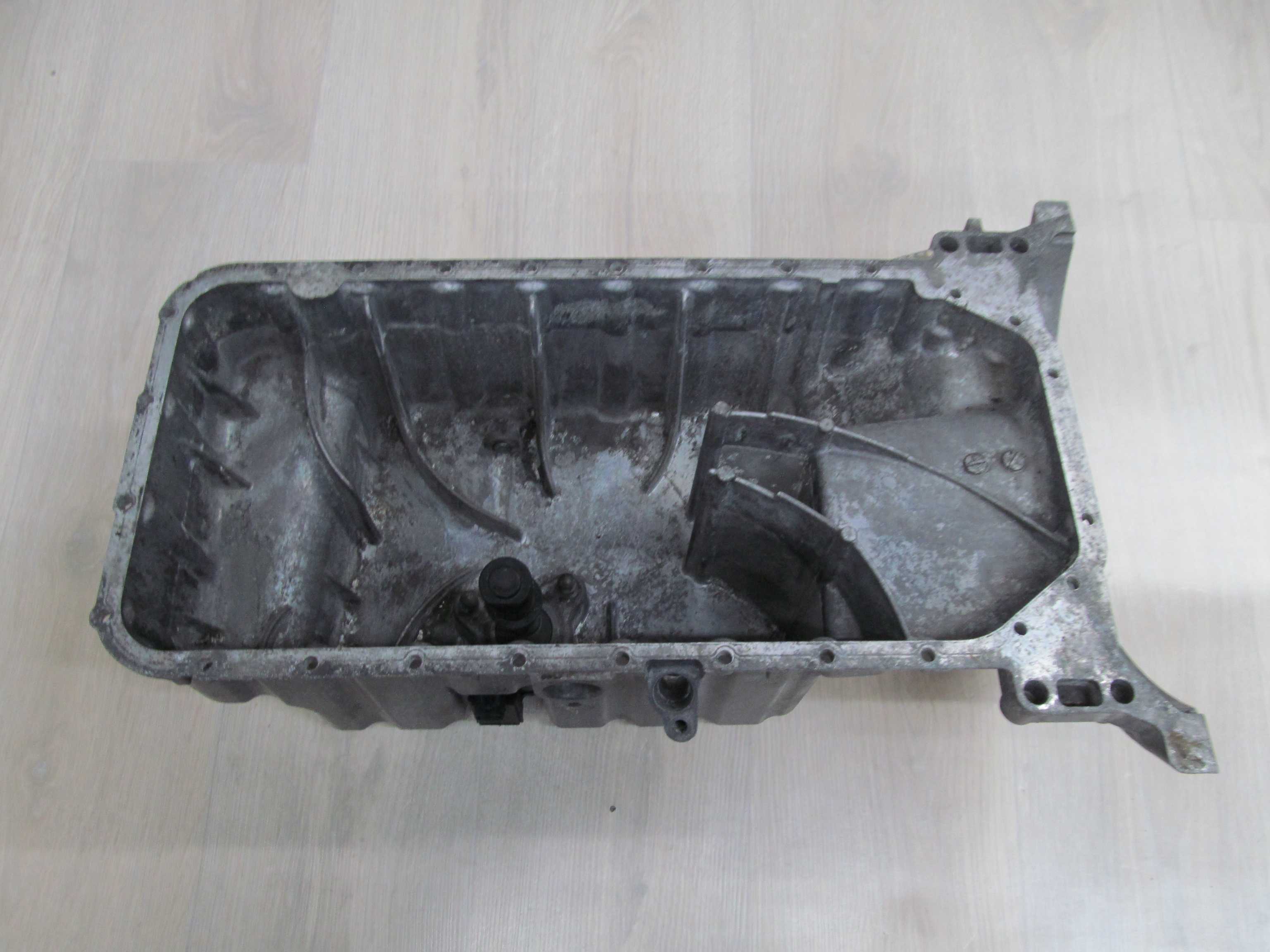 MERCEDES VITO W639 2.2CDI MISA MISKA OLEJOWA 6110140202