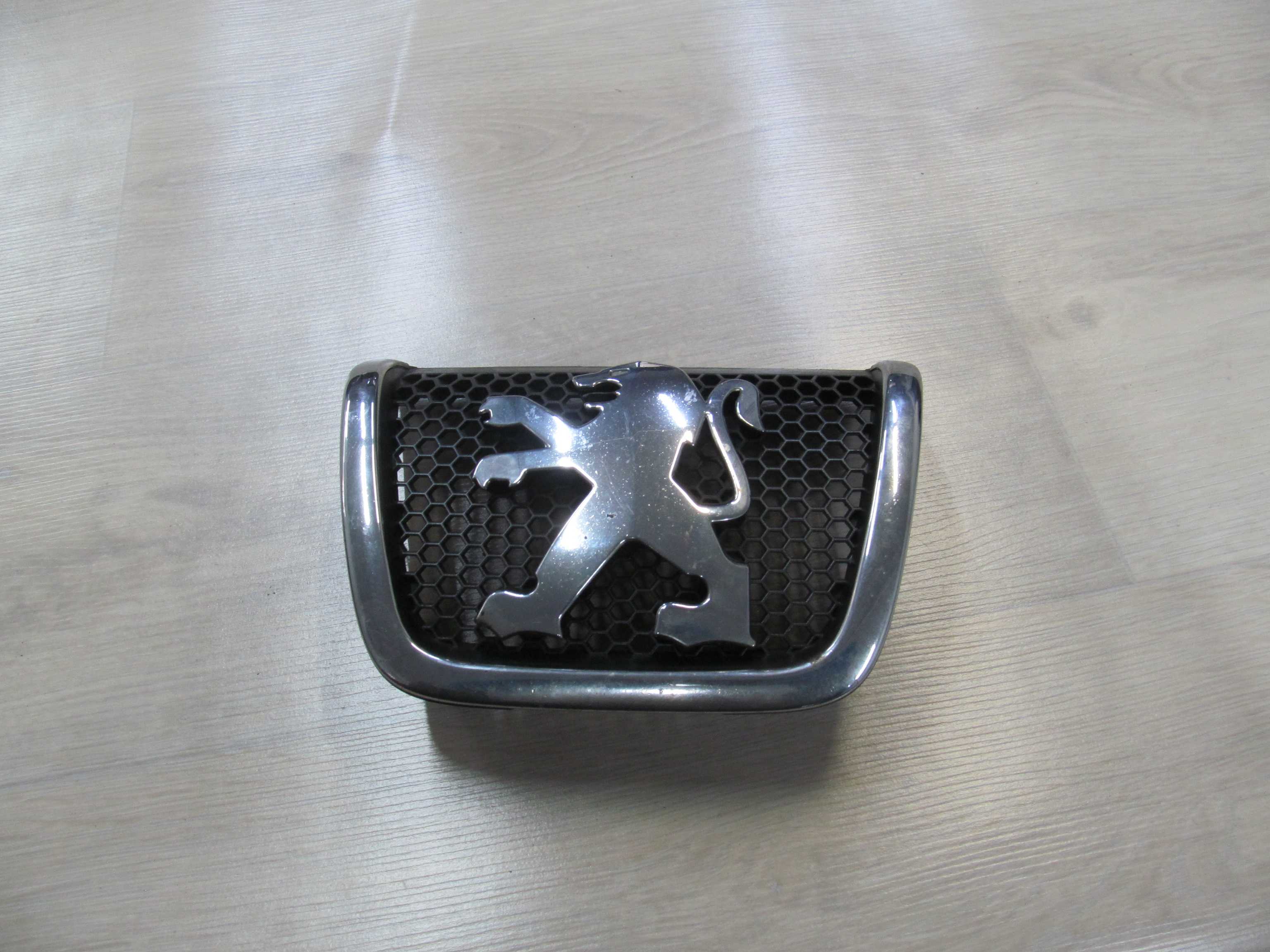 PEUGEOT 607 99-04 LOGO EMBLEMAT GRILL ZNACZEK 9638055177