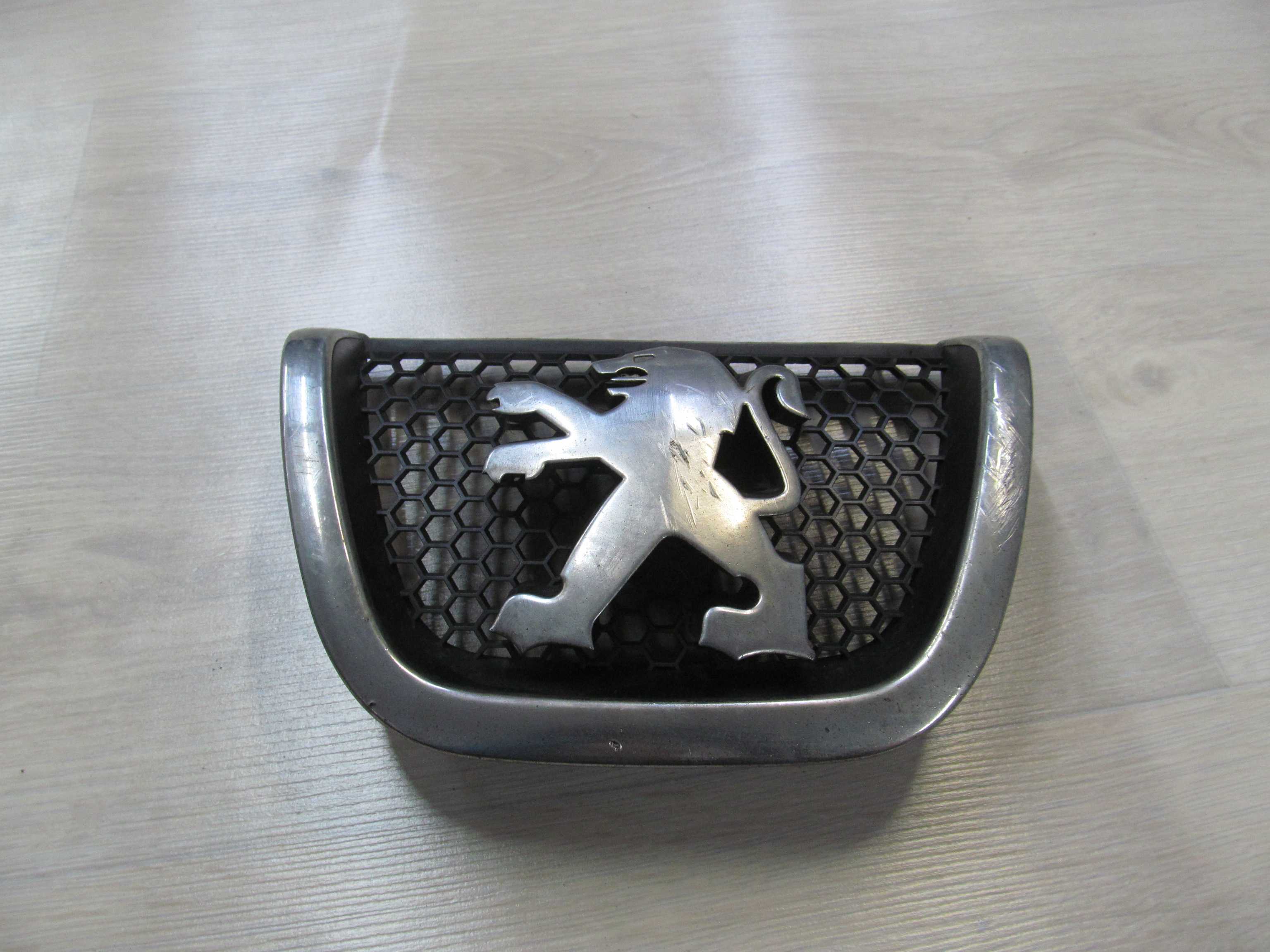 PEUGEOT 607 05-10 LOGO EMBLEMAT GRILL ZNACZEK 9649004577
