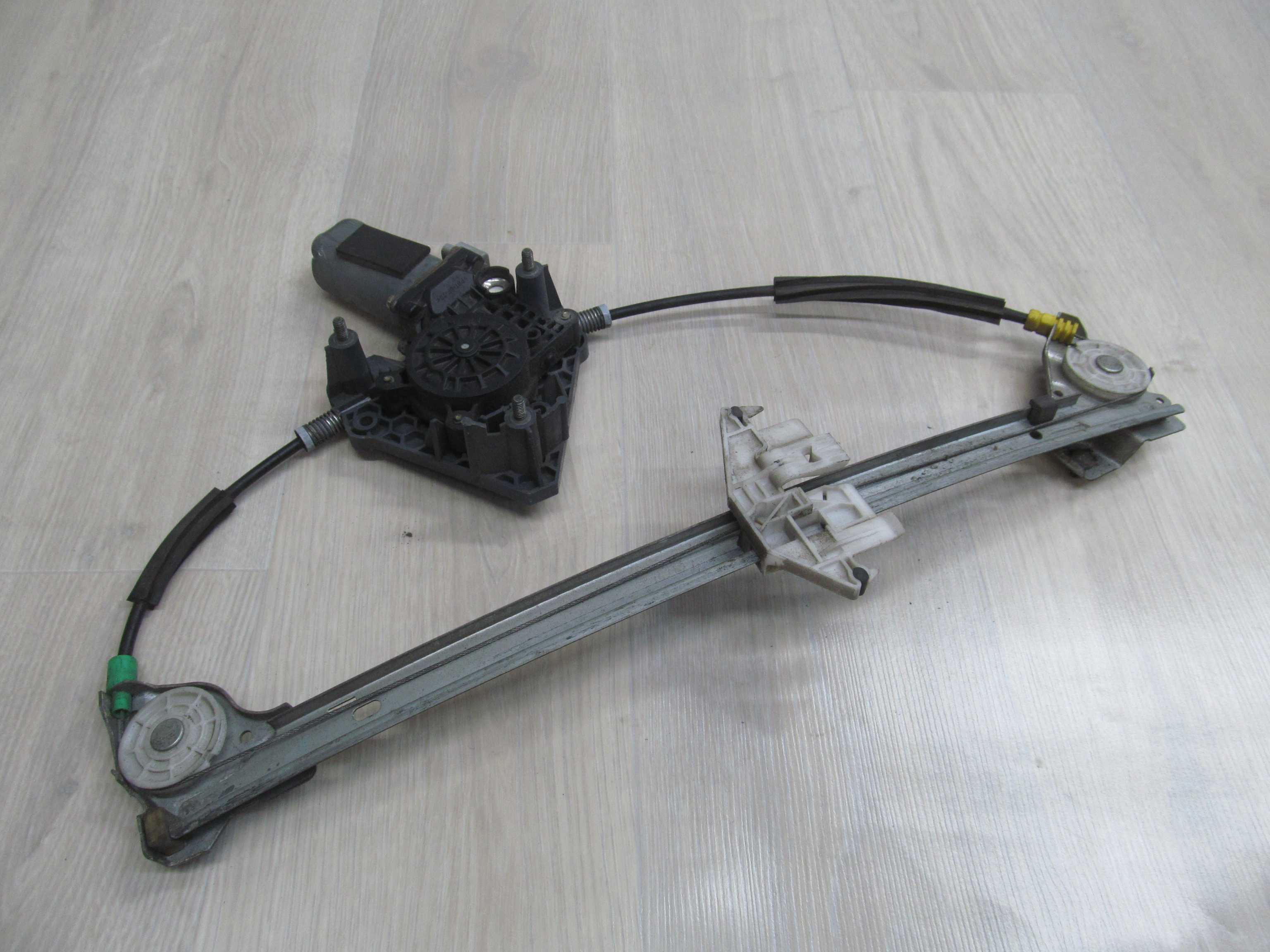 PEUGEOT 406 99-  PODNOSNIK SZYBY LT 0130821925