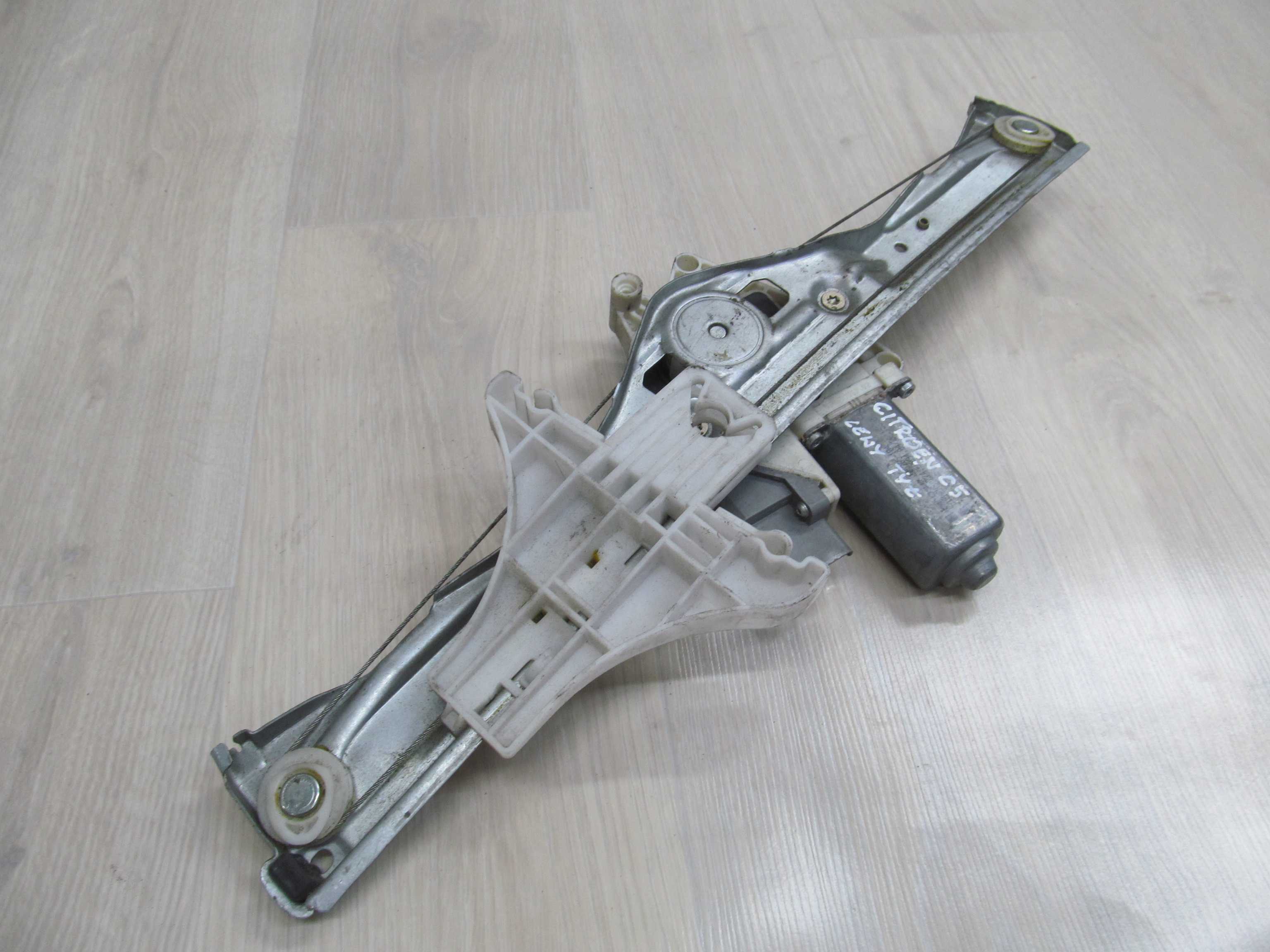 CITROEN C5 04-08 PODNOSNIK SZYBY LT 105265104