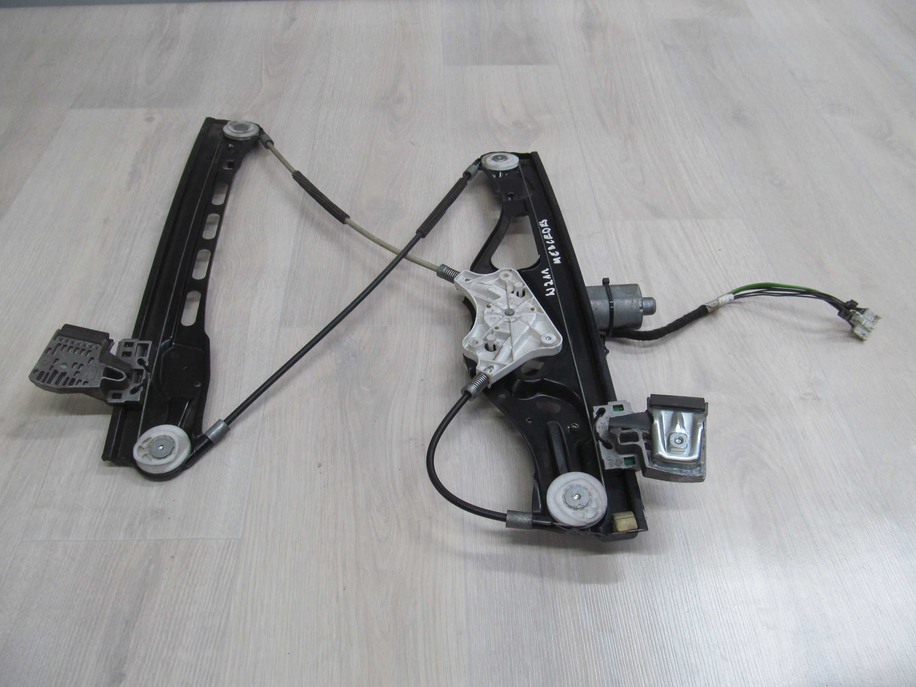MERCEDES E W211 02- PODNOSNIK MECHANIZM SZYBY PP 2118203042