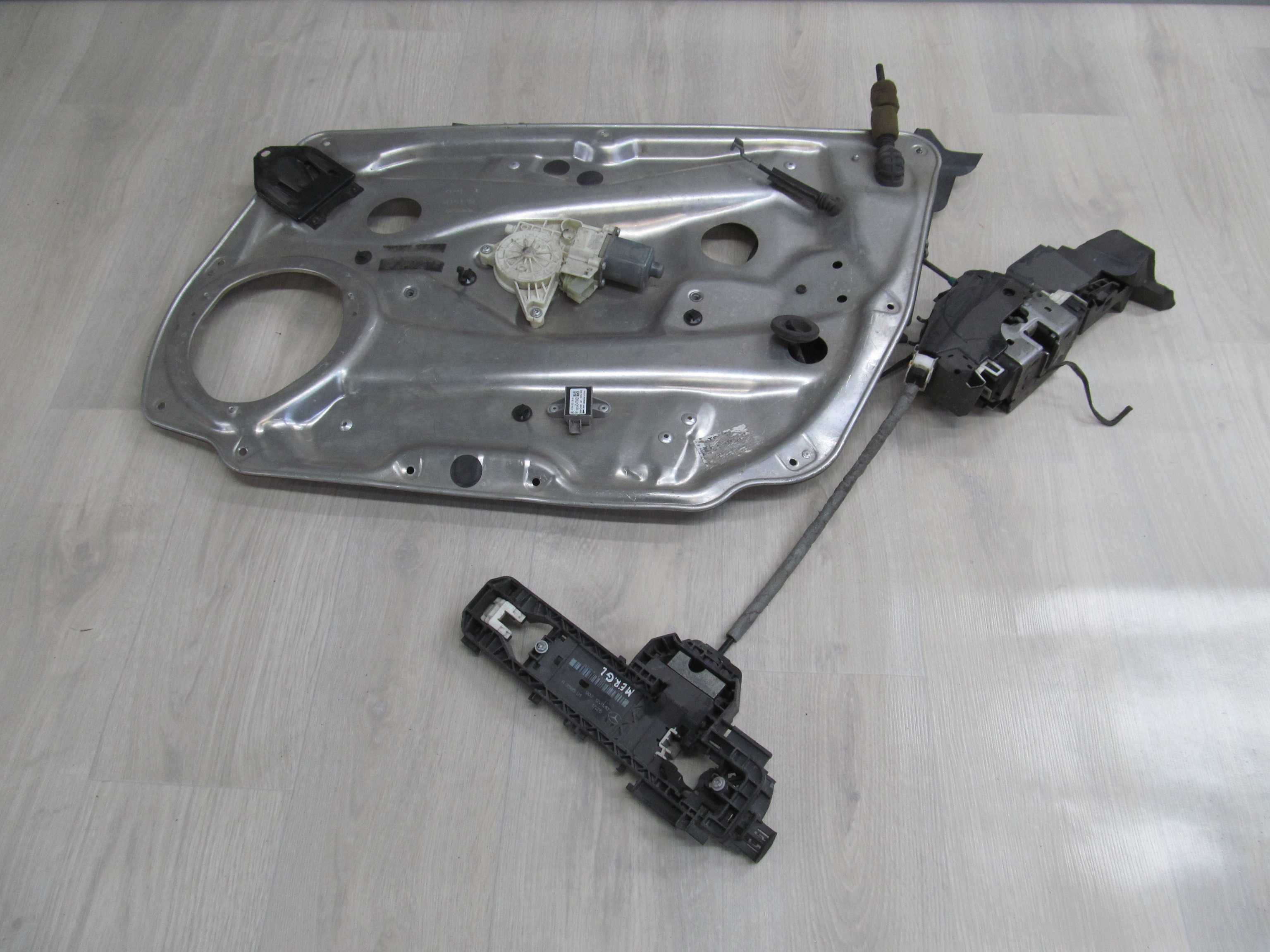 MERCEDES C W204 07- PODNOSNIK MECHANIZM SZYBY PP