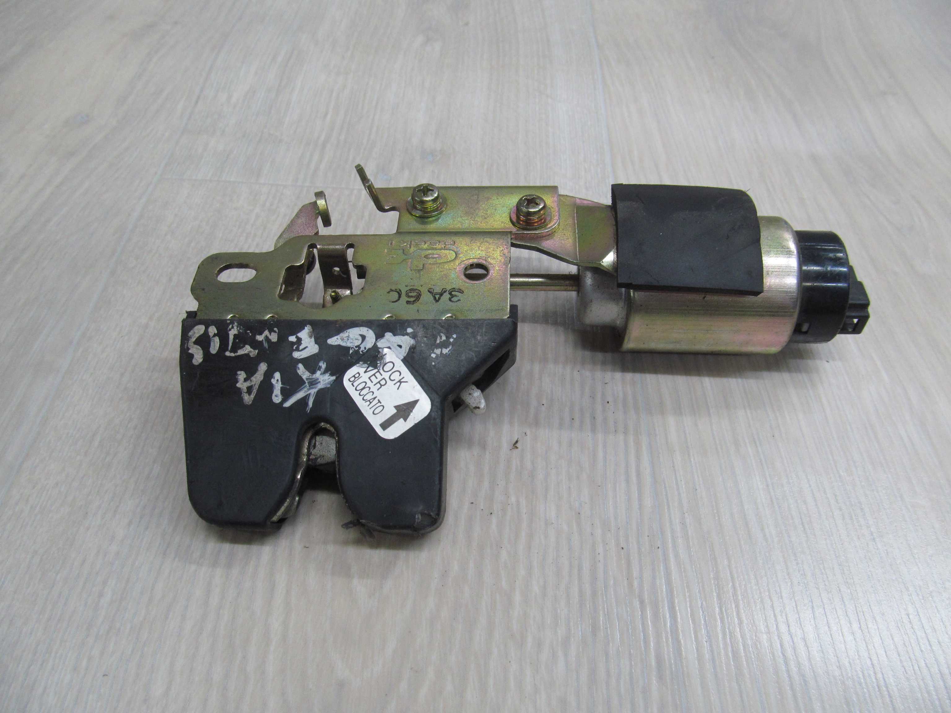 KIA MAGENTIS 03- ZAMEK KLAPY BAGAZNIKA 95790-33050