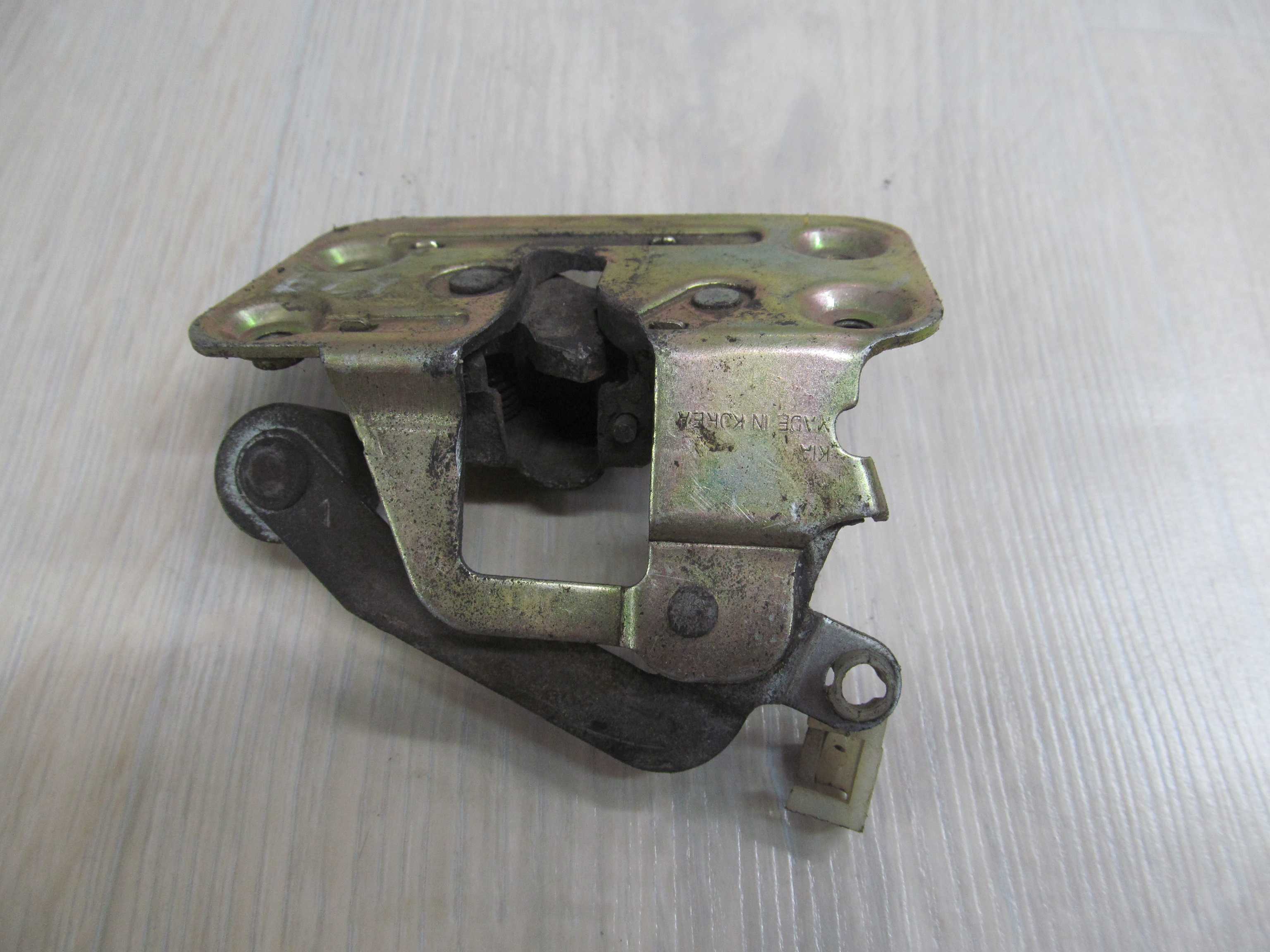 KIA CARNIVAL 99-05 ZAMEK DRZWI BOCZNYCH PRAWY