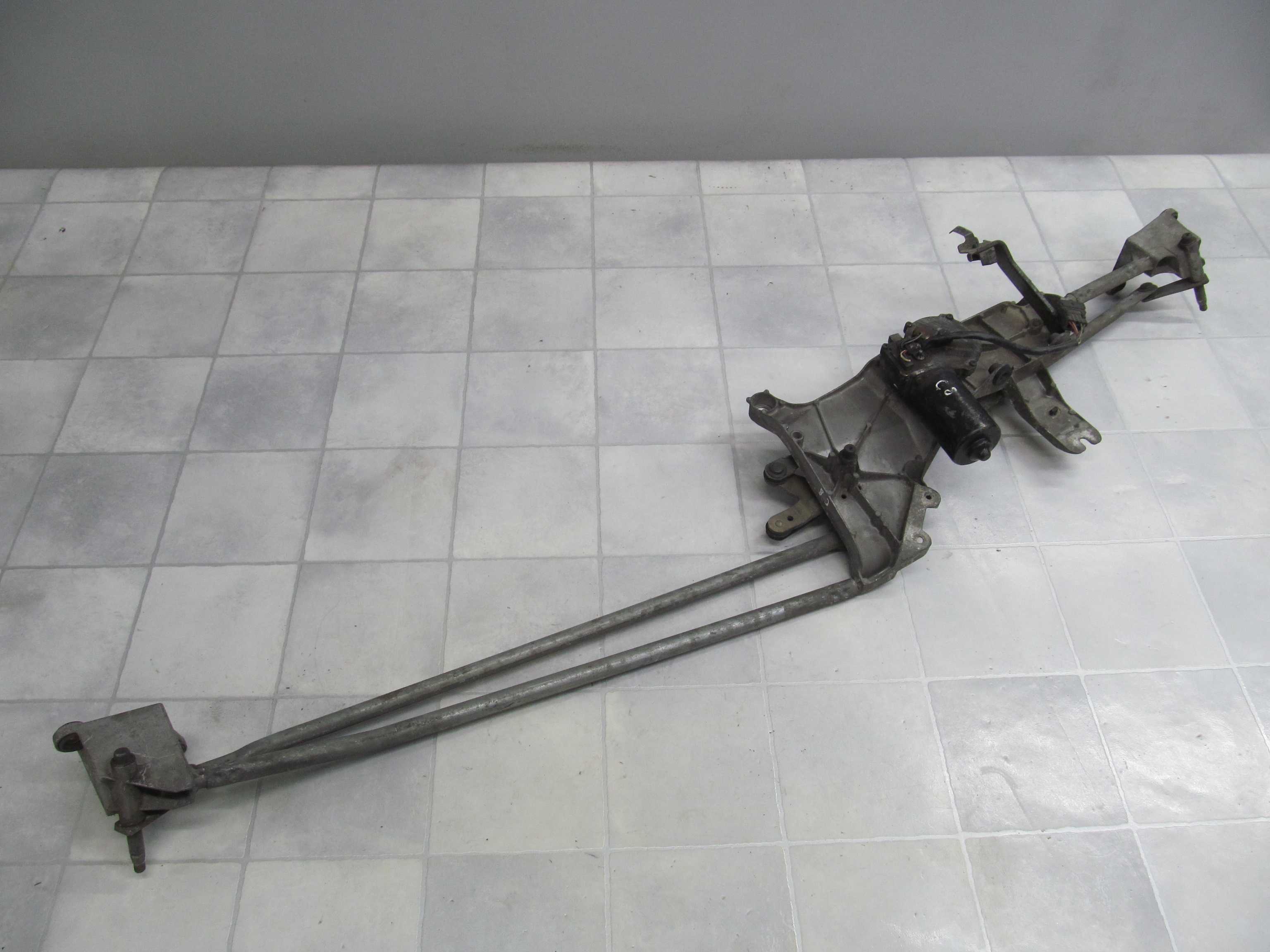 C8 807 ULYSSE 02- MECHANIZM SILNICZEK WYCIERACZEK PRZOD UK