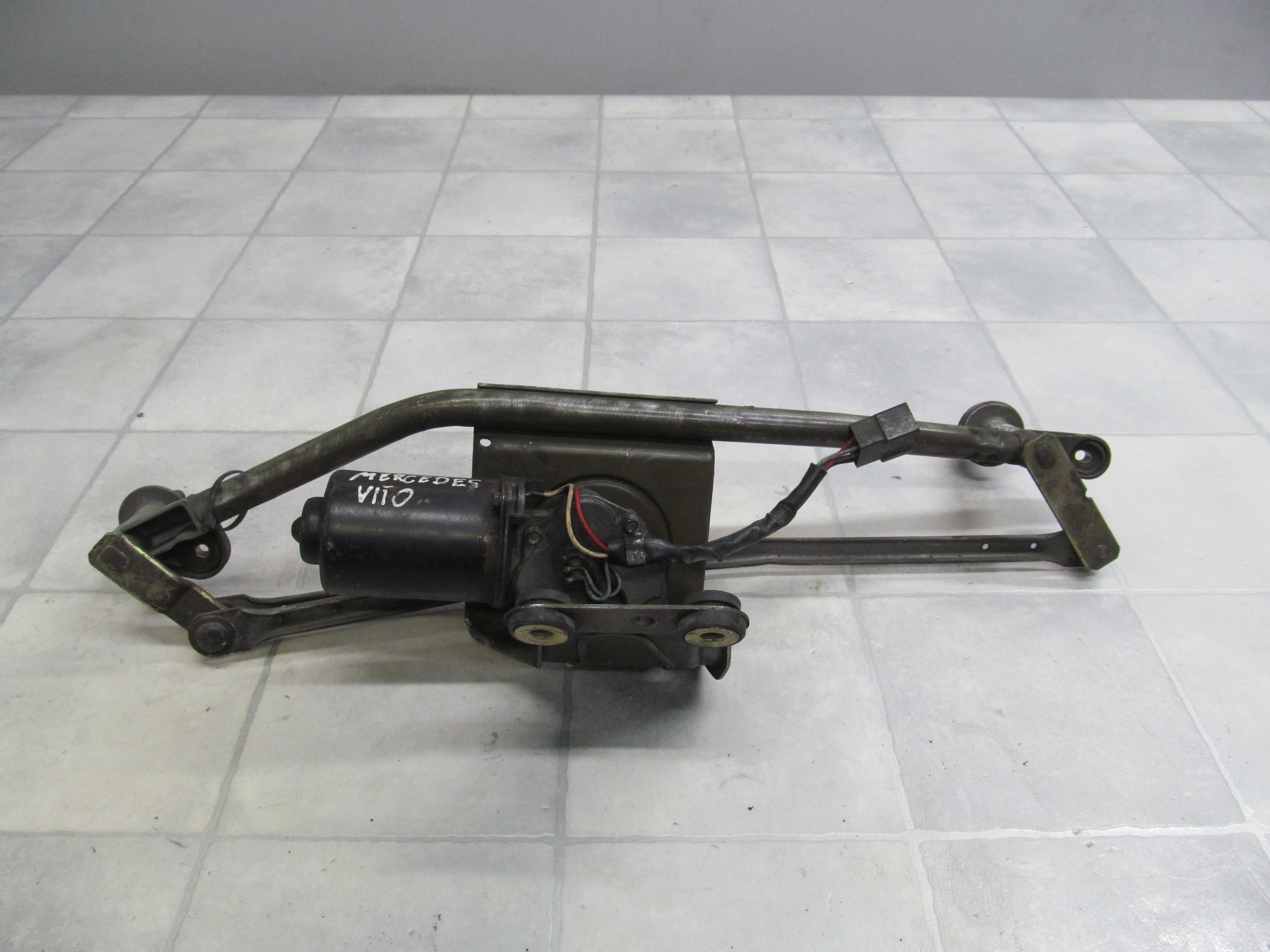 VITO W638 96- MECHANIZM WYCIERACZEK PRZOD 6388200440